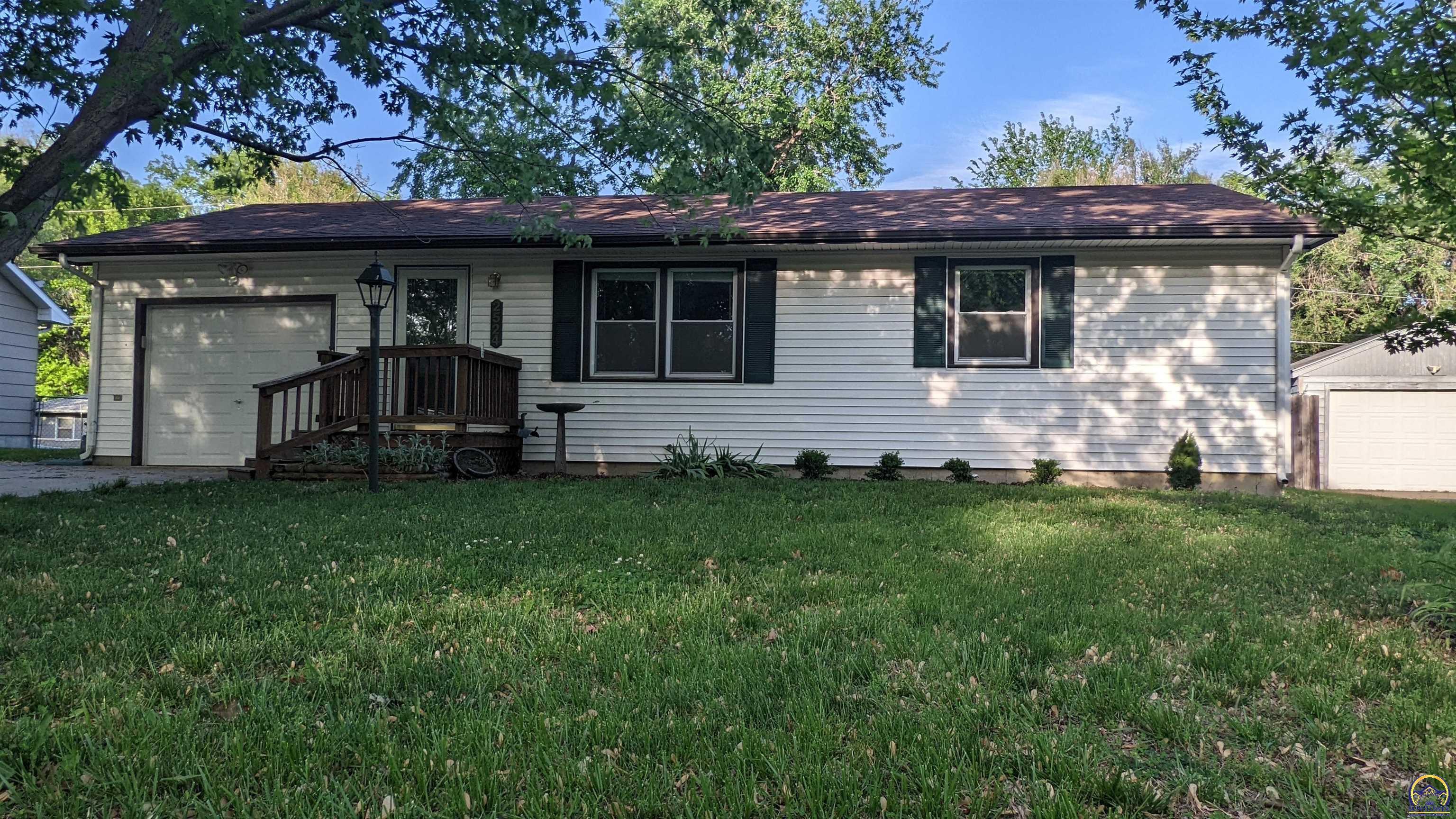 Property Photo: 2524 SW Shunga Dr KS 66611