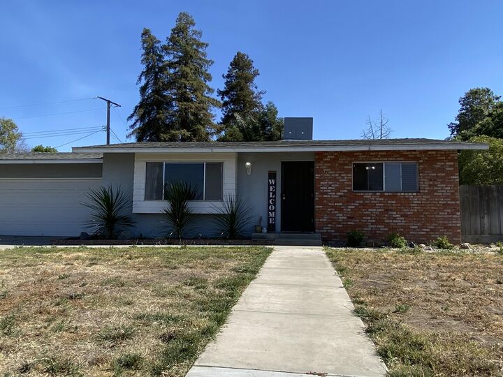 1637 W Oriole Drive  Visalia CA 93291 photo