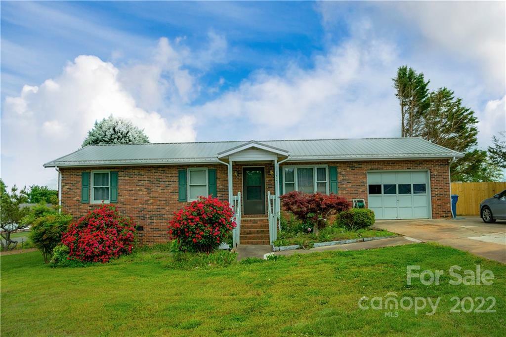 Property Photo:  138 Dogwood Acres Lane  NC 28681 