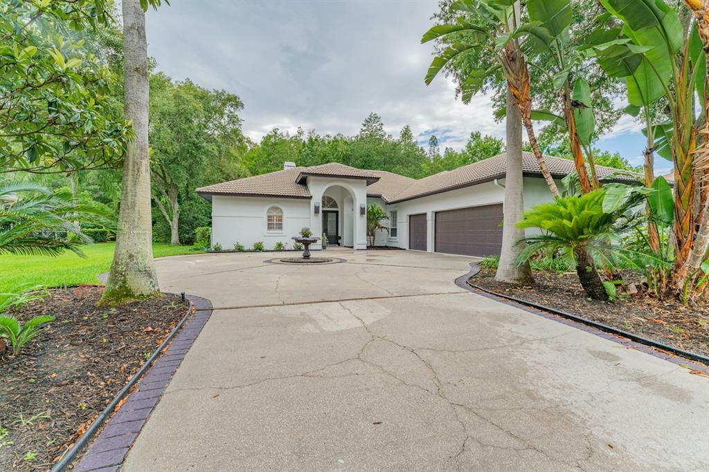 Property Photo:  6135 Savoy Circle  FL 33558 