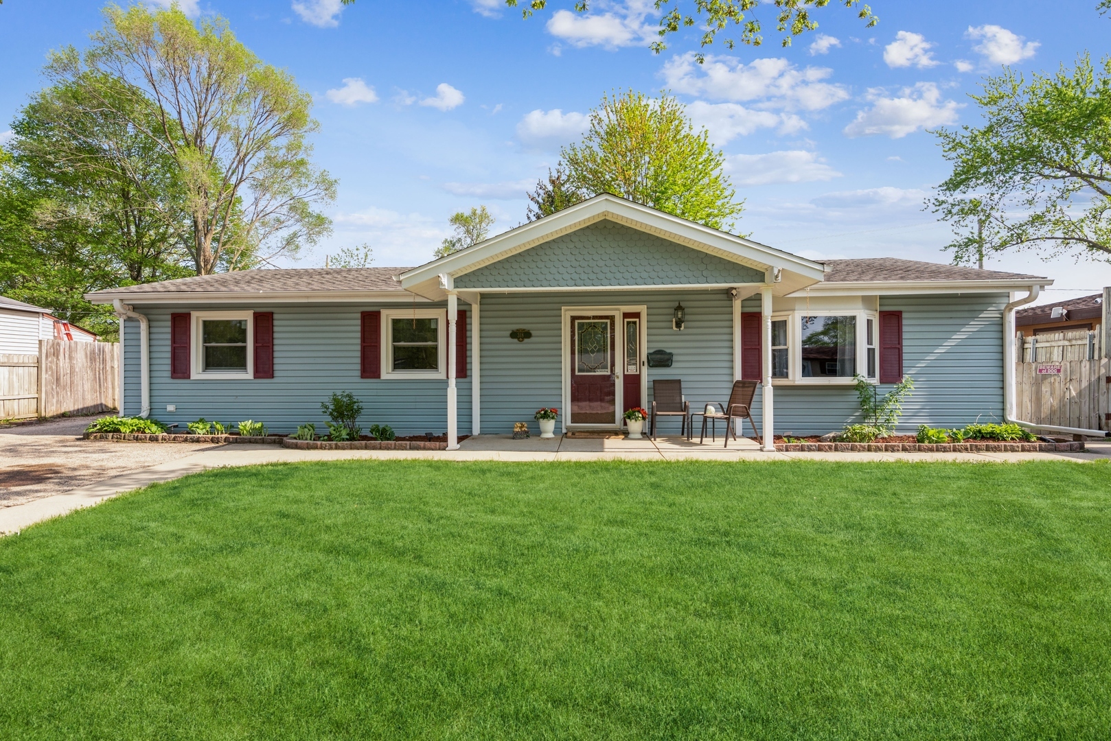 Property Photo:  318 Dunbar Road  IL 60084 