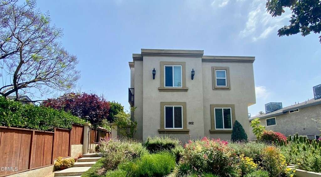 Property Photo:  802 Magnolia Avenue 4  CA 91106 