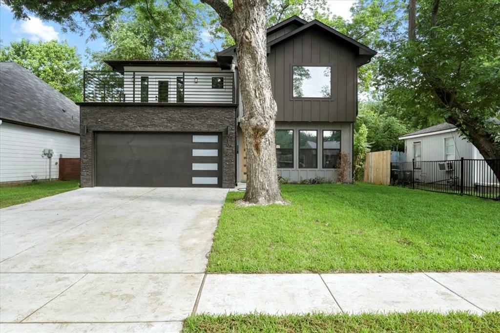 Property Photo:  1916 Carver Avenue  TX 76102 