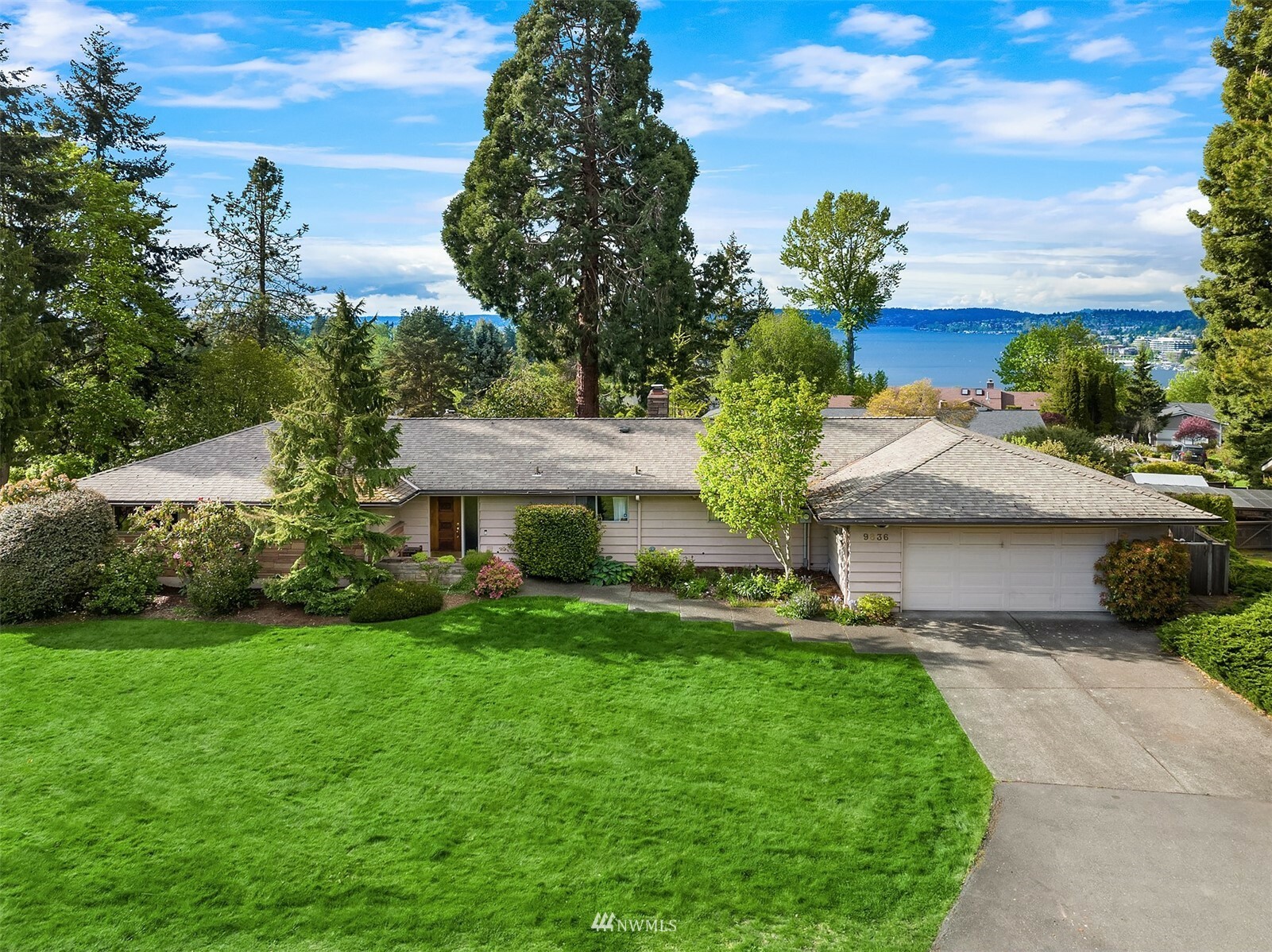 Property Photo:  9836 NE 33rd Street  WA 98004 