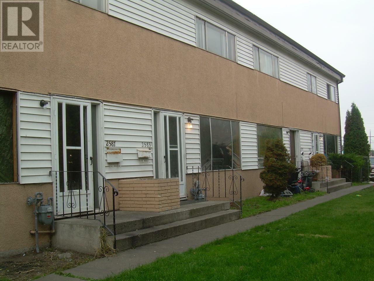 2575-2587 Thompson Drive  Kamloops BC V2C 4L5 photo