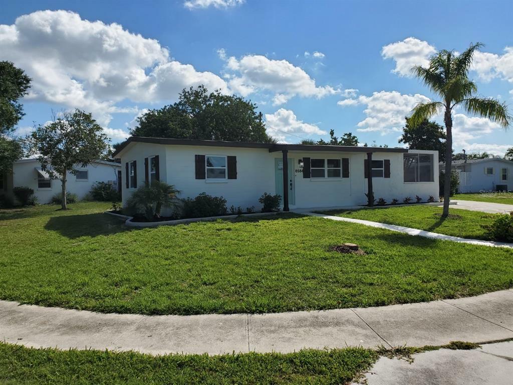 Property Photo:  8584 Cristobal Avenue  FL 34287 