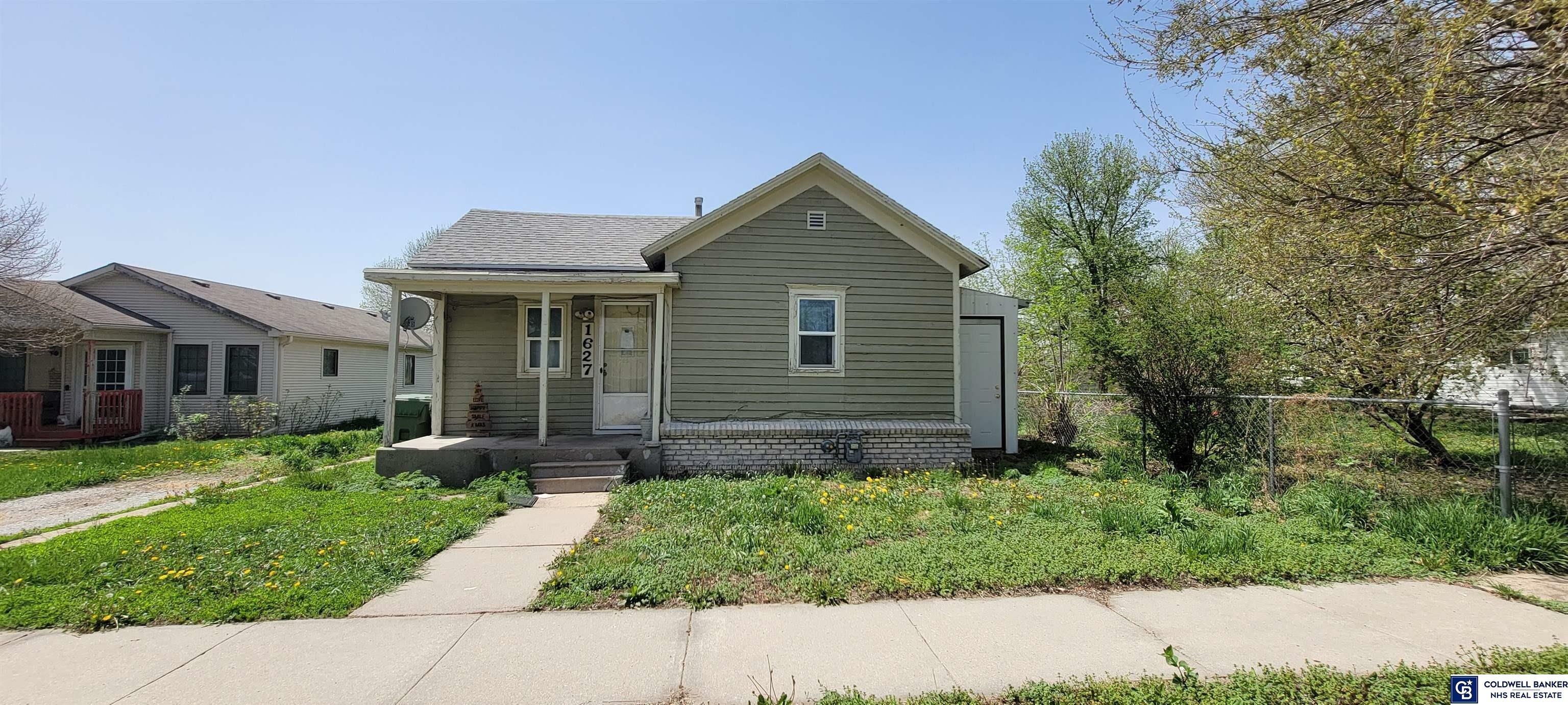 Property Photo:  1627 N York  NE 68467 