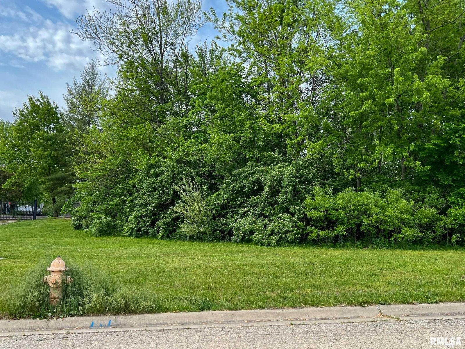 Property Photo: 5740 N Mooring IL 61615