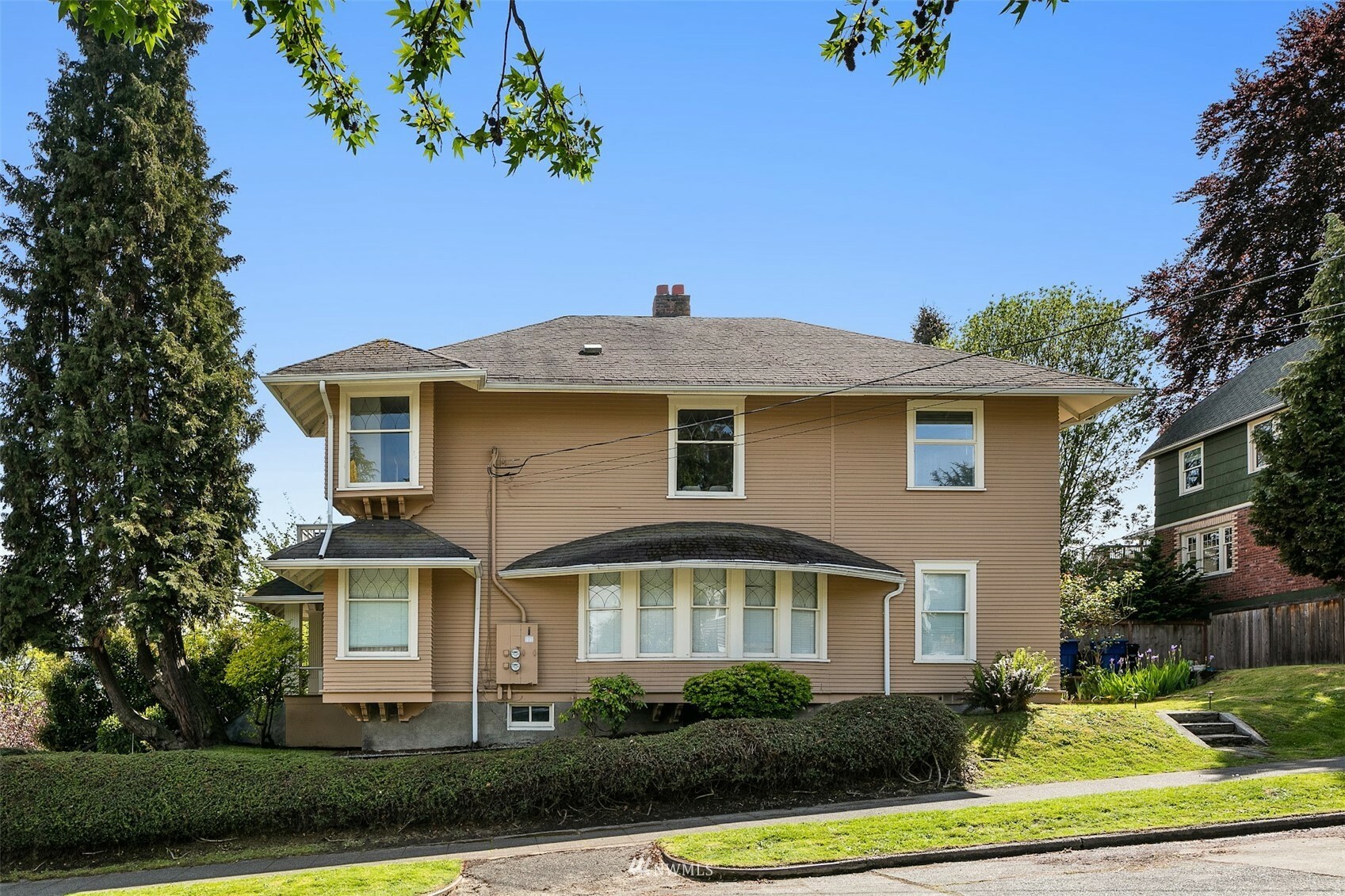 Property Photo:  4133 Meridian Avenue N  WA 98103 