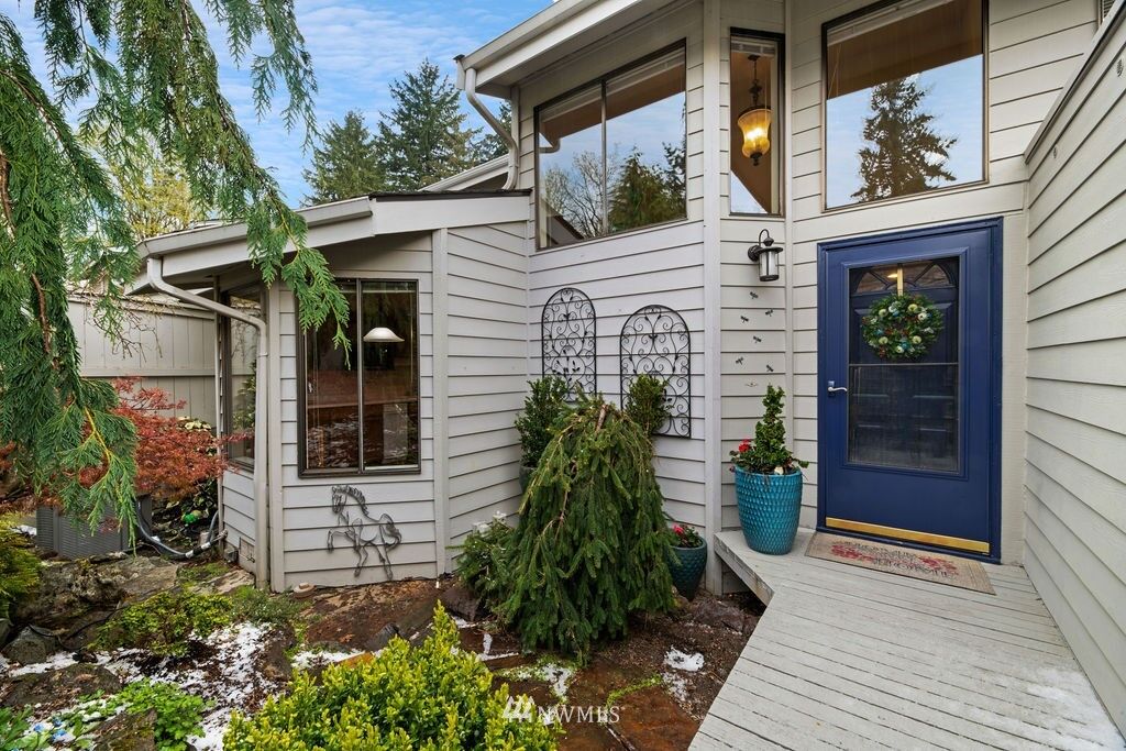 Property Photo: 15800 Village Green Drive 26 WA 98012