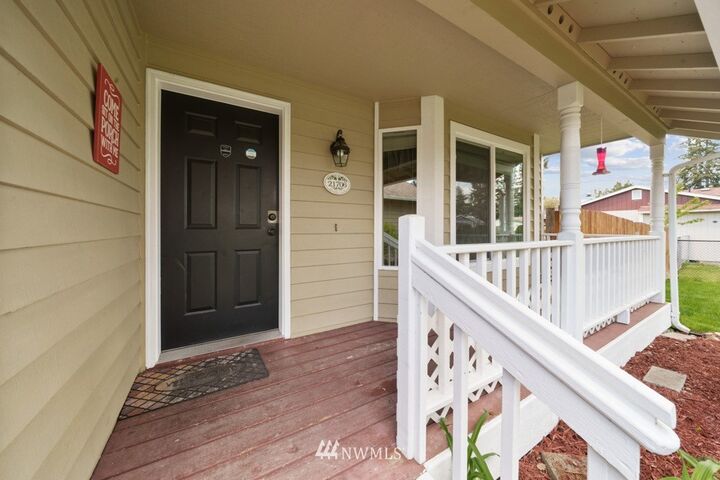 Property Photo: 21706 49th Avenue Ct E WA 98387