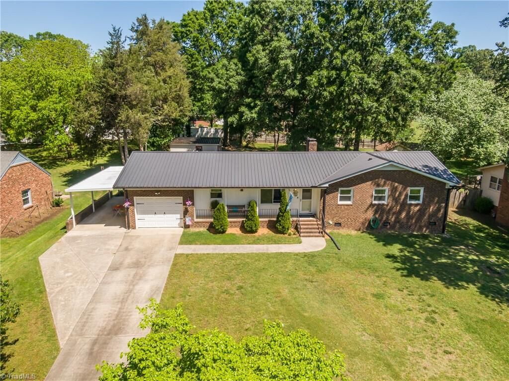 Property Photo:  1007 Aberdeen Road  NC 27265 