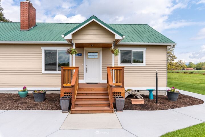 Property Photo: 17219 Calhoun Road WA 98273