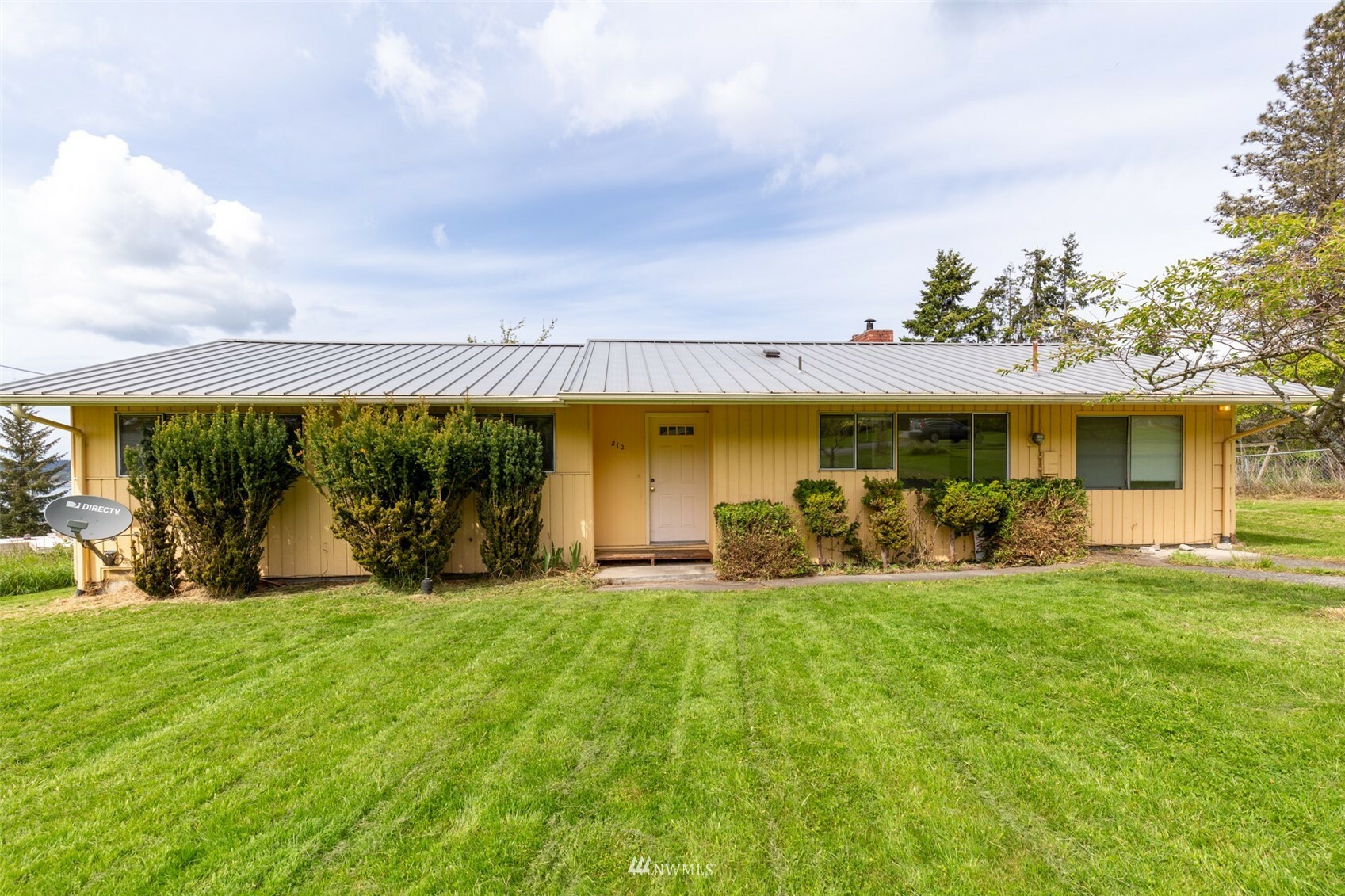 Property Photo:  812 NE Pennington Loop  WA 98239 