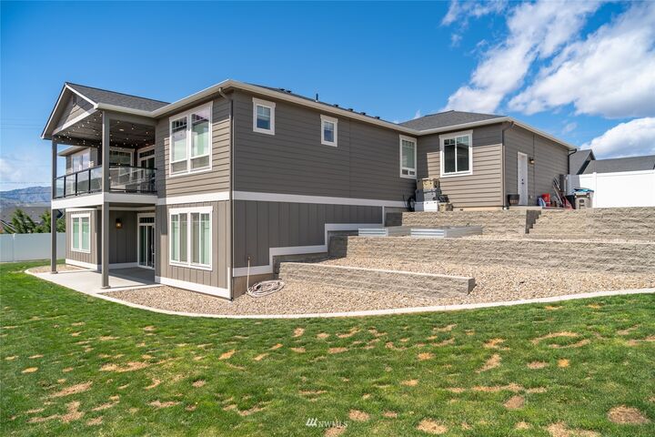 Property Photo: 827 S Mary Avenue WA 98802