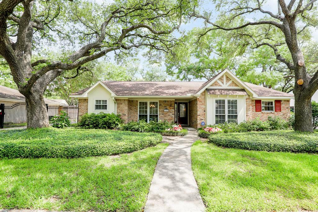 Property Photo:  6122 Dumfries Drive  TX 77096 