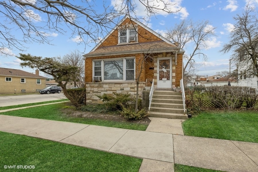 Property Photo: 1546 Highland Avenue IL 60402