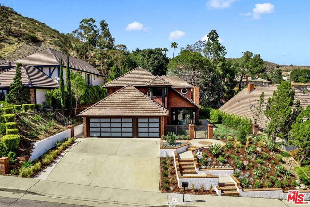 Property Photo: 837 Moorside Drive CA 91207