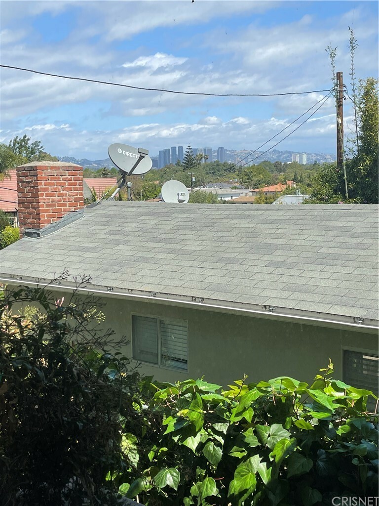 Property Photo: 11947 Charnock Road CA 90066