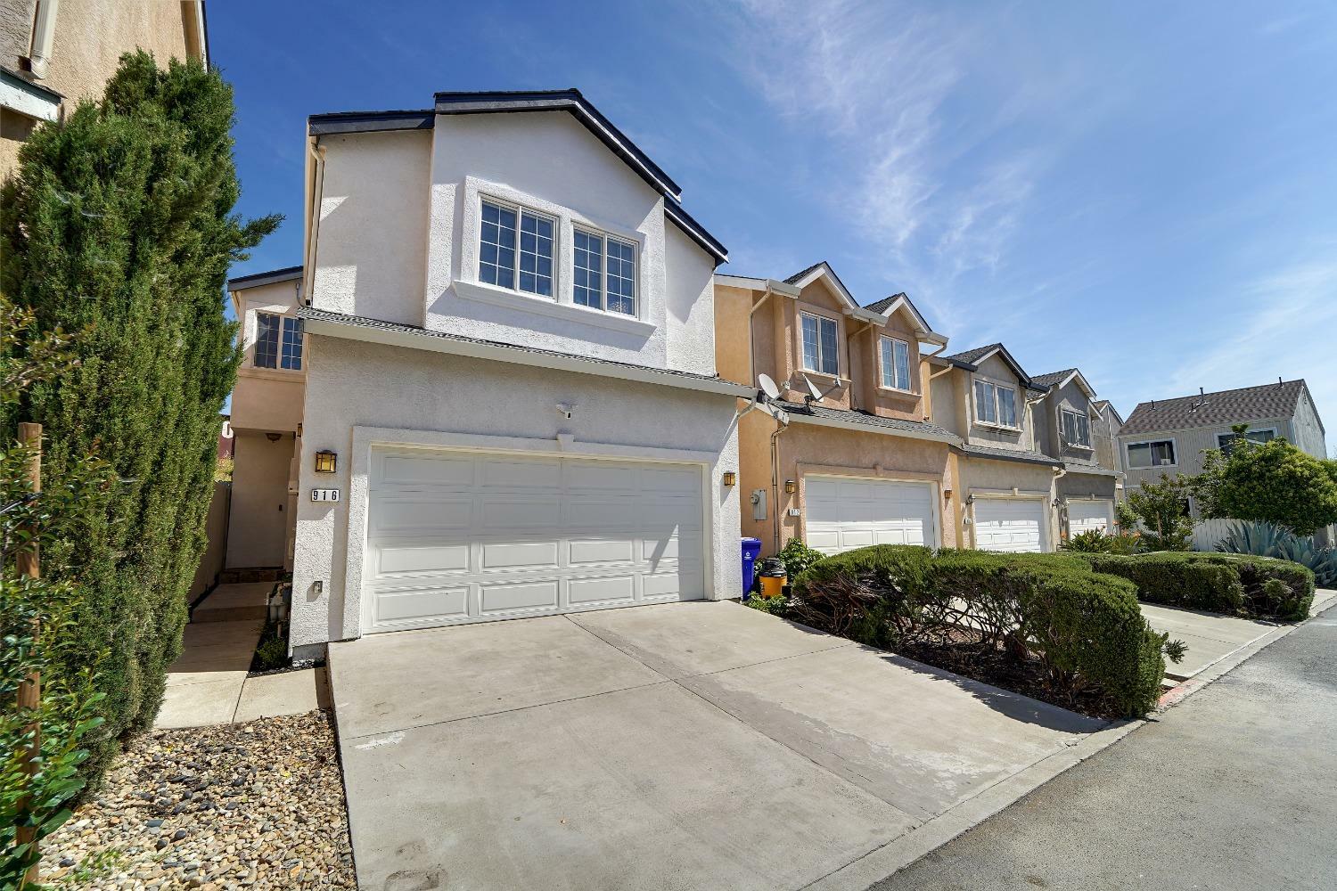 Property Photo:  916 Scanlan Way  CA 94564 