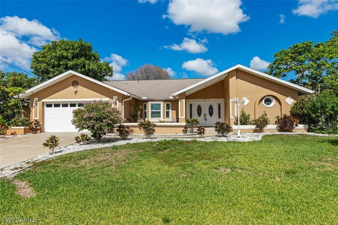 Property Photo: 452 SE 17th Avenue FL 33990