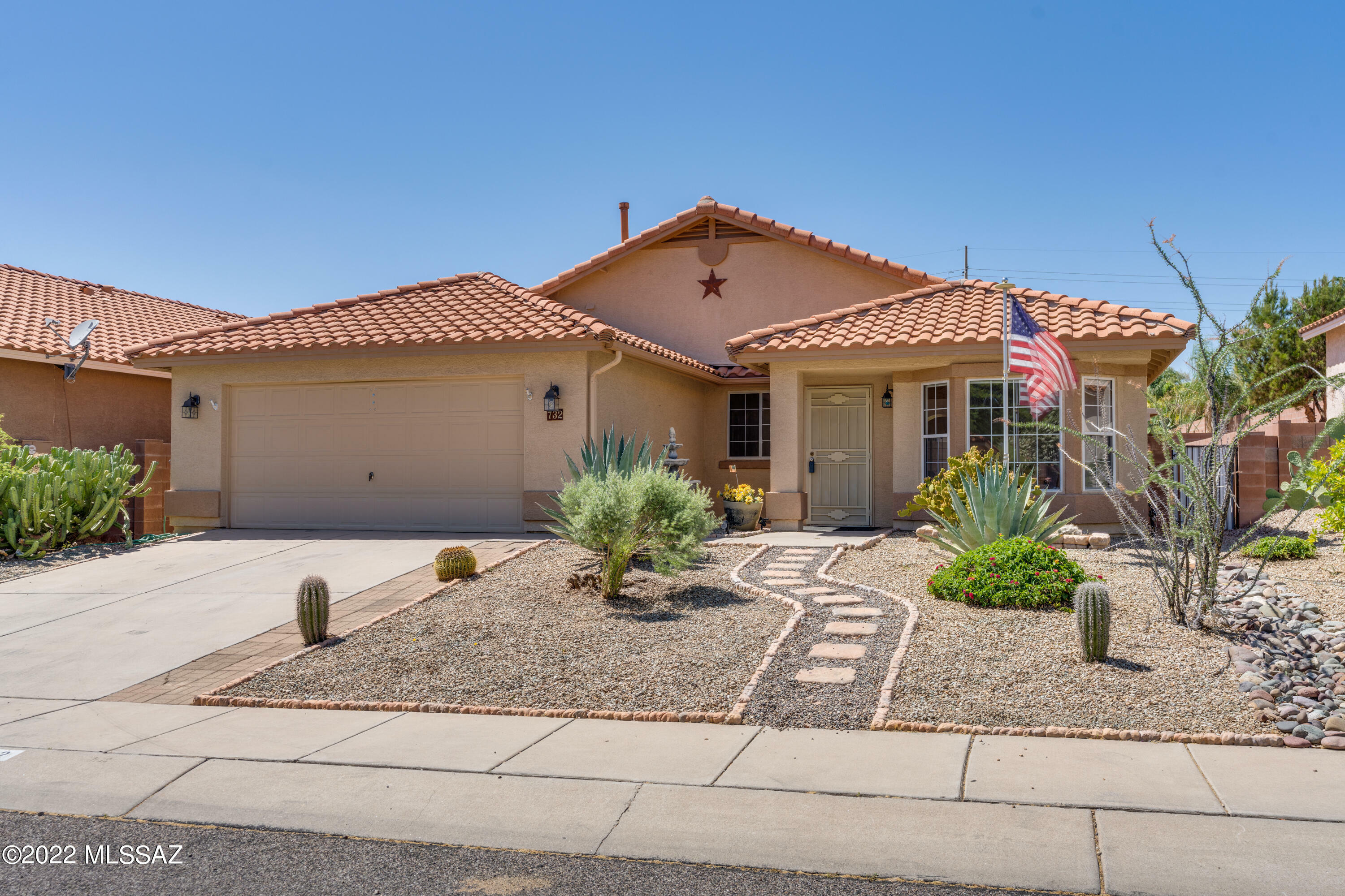 Property Photo:  732 W Placita Vega Vista  AZ 85737 