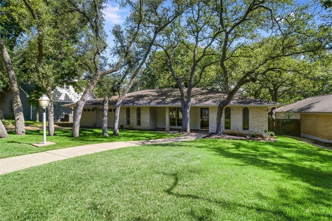 Property Photo: 3912 Edgerock Drive TX 78731