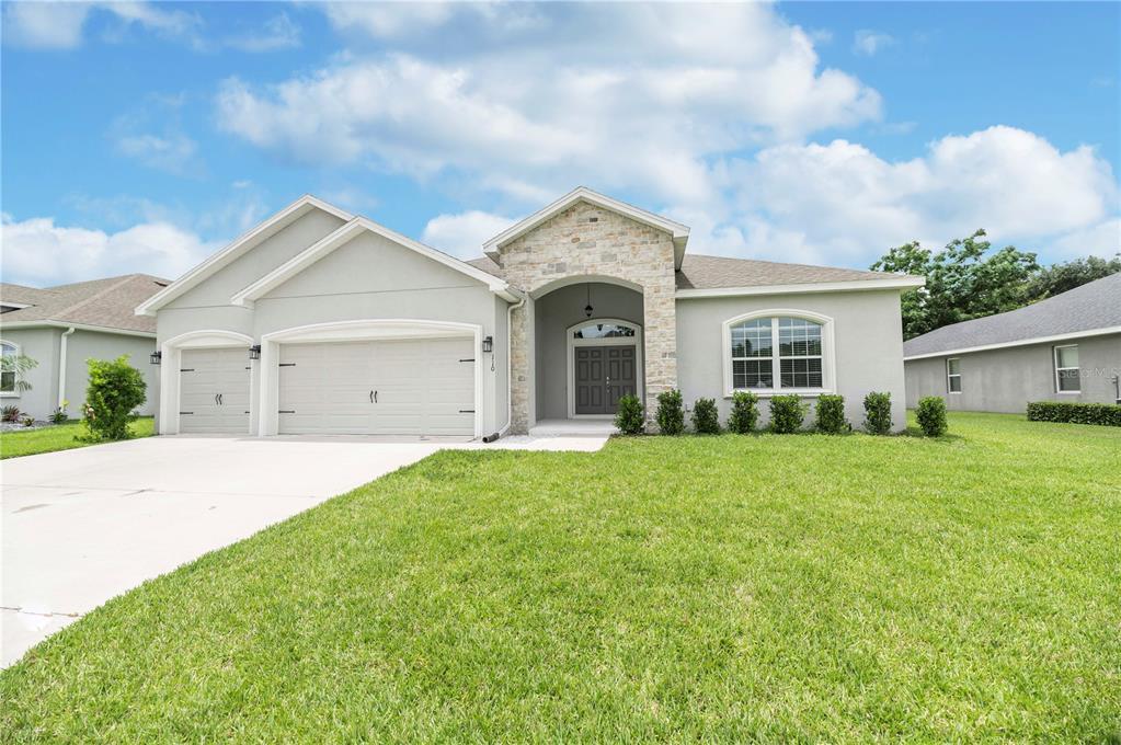 Property Photo: 110 Eloise Oaks Drive FL 33884