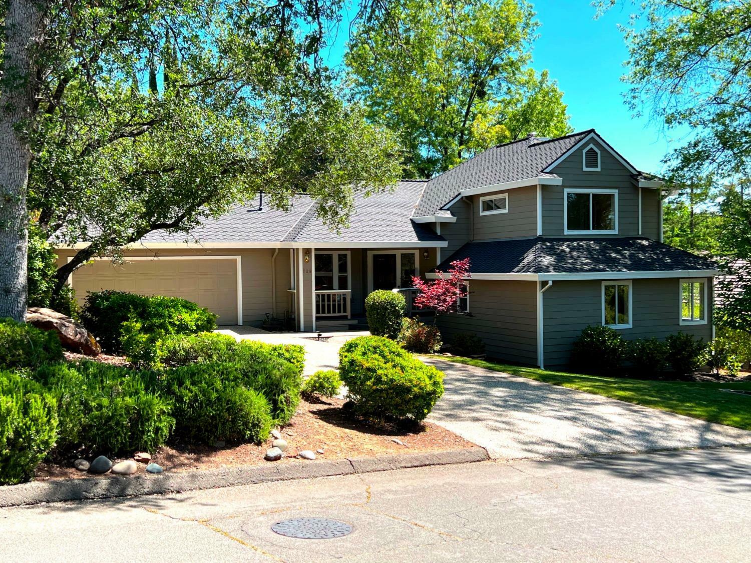 Property Photo: 729 Oak Crest Circle CA 95667
