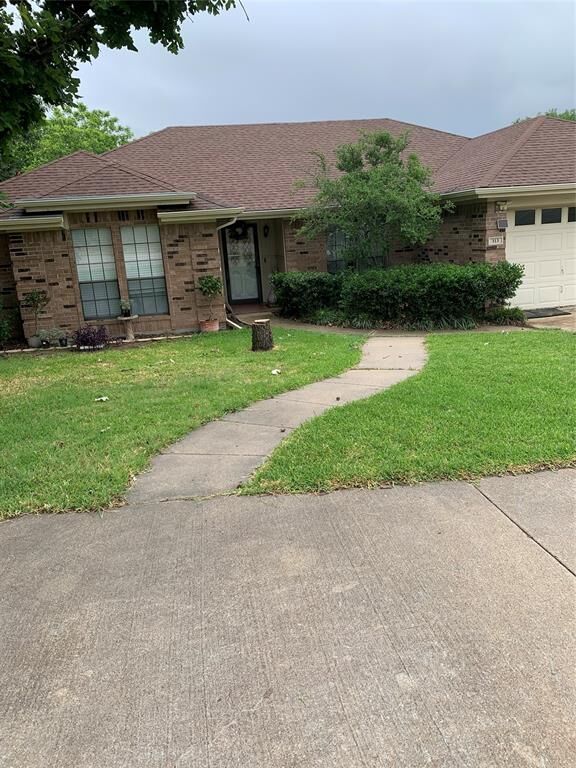 Property Photo: 313 SW Alsbury Boulevard TX 76028