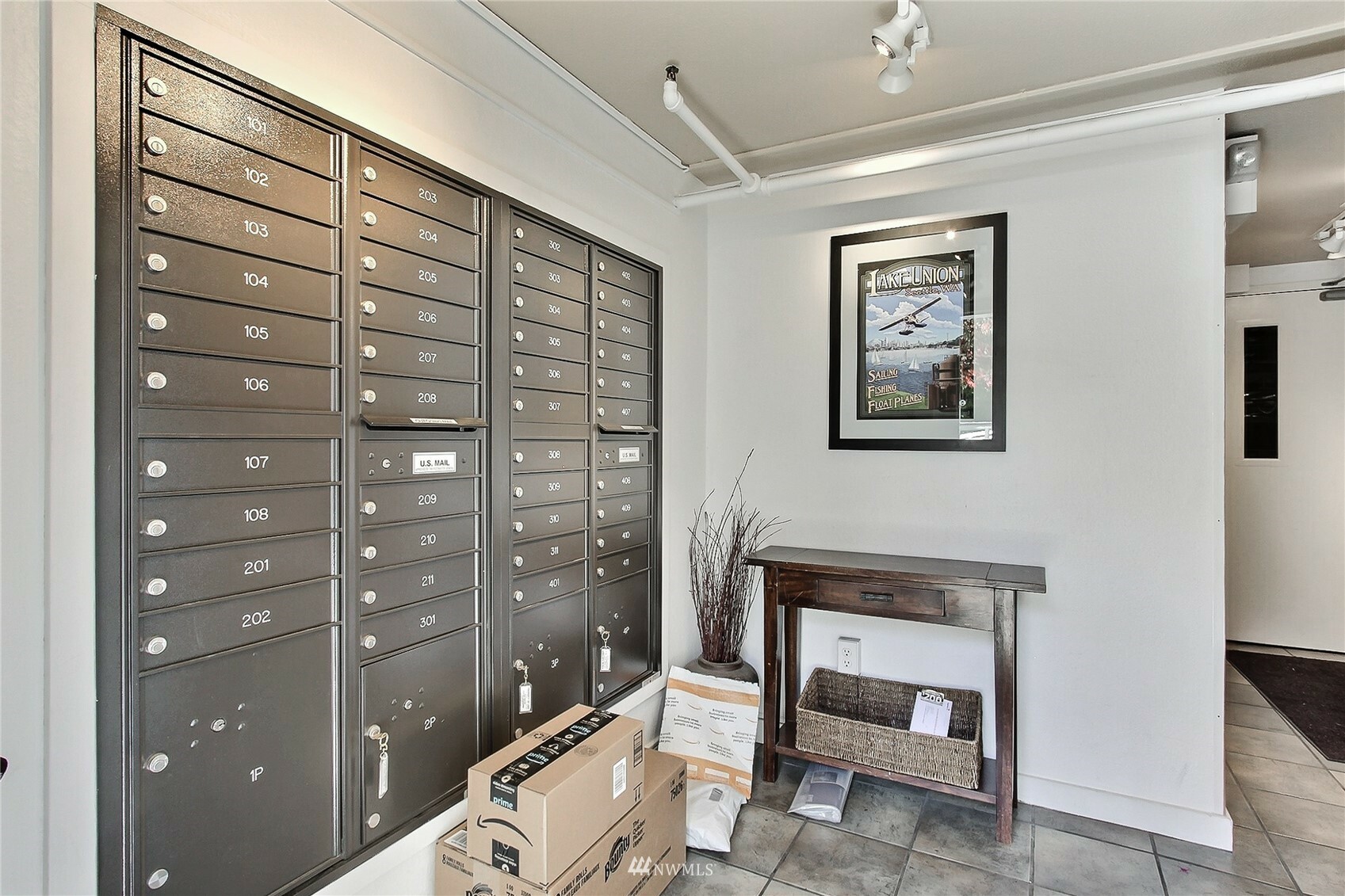 Property Photo: 3045 20th Avenue W 205 WA 98199