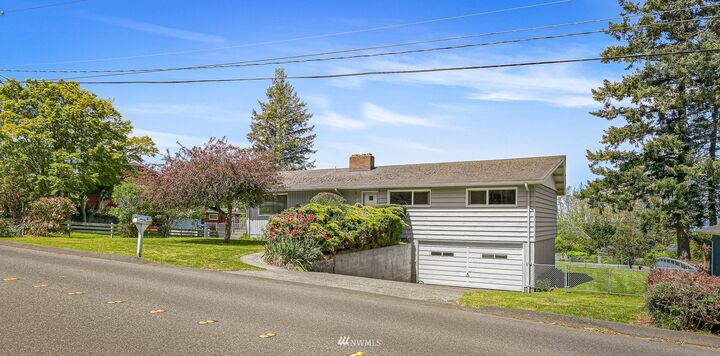 Property Photo:  91 Hawthorn Road  WA 98225 