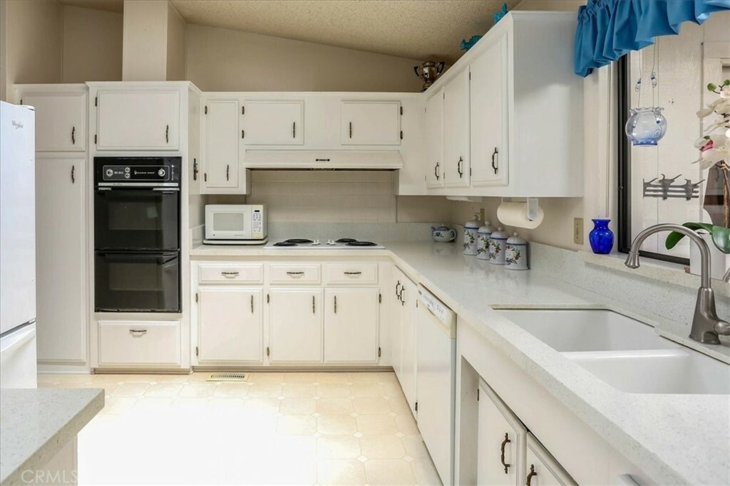 Property Photo:  988 S White Dove Drive  CA 93455 