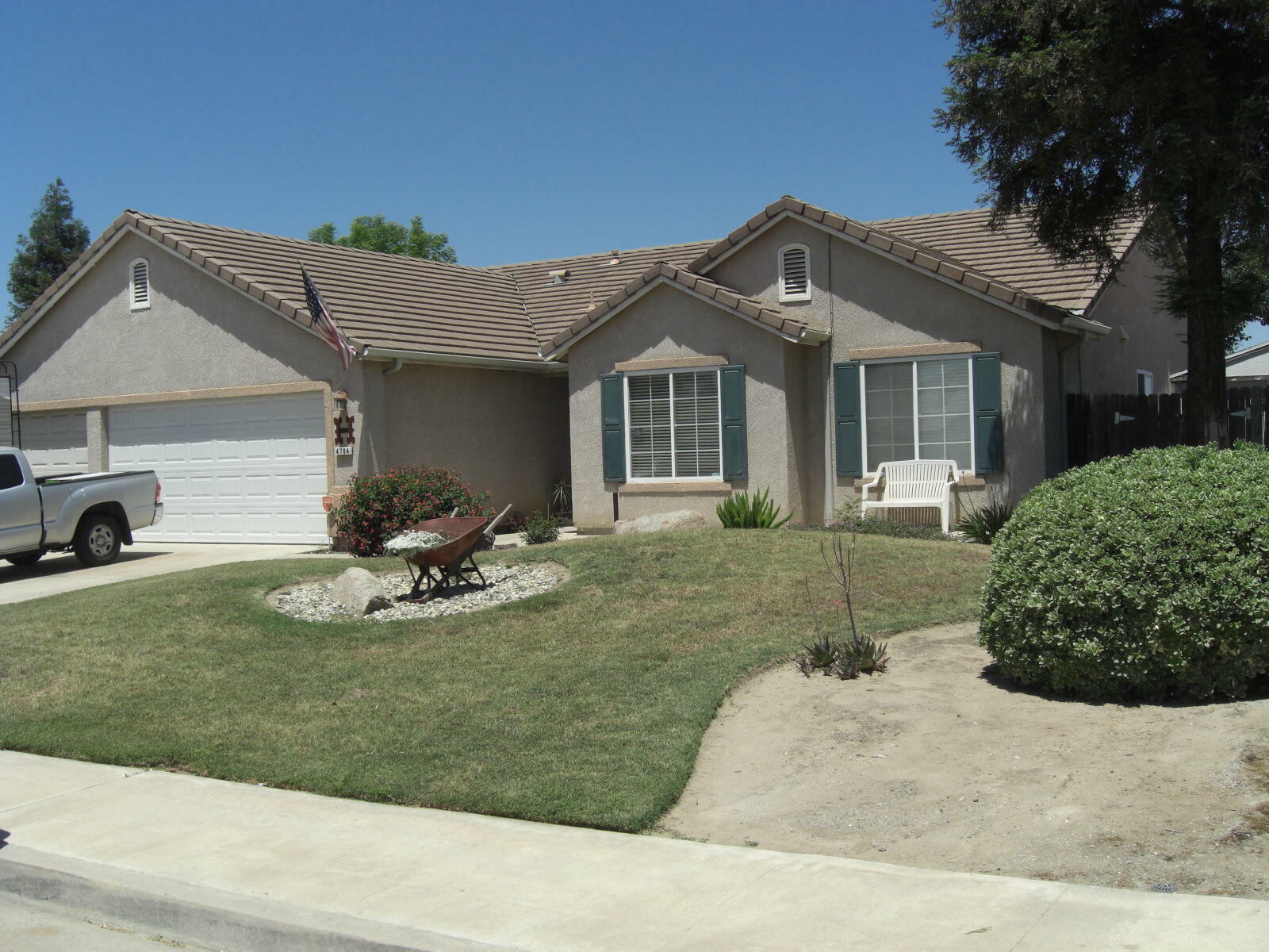 Property Photo:  4704 W Mary Avenue  CA 93277 