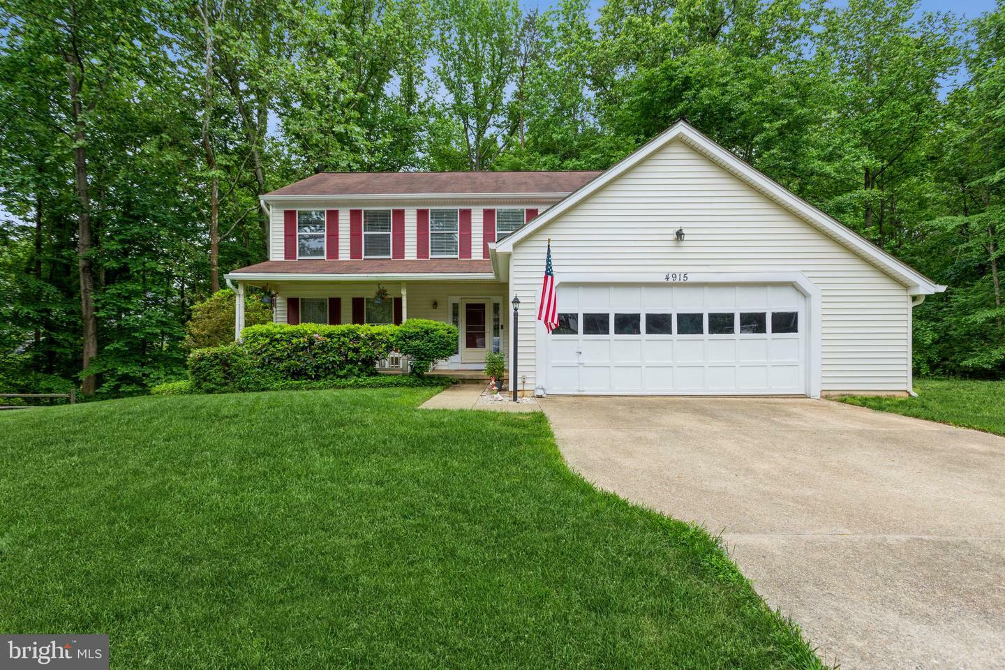 Property Photo:  4915 Live Oaks Court  VA 22025 