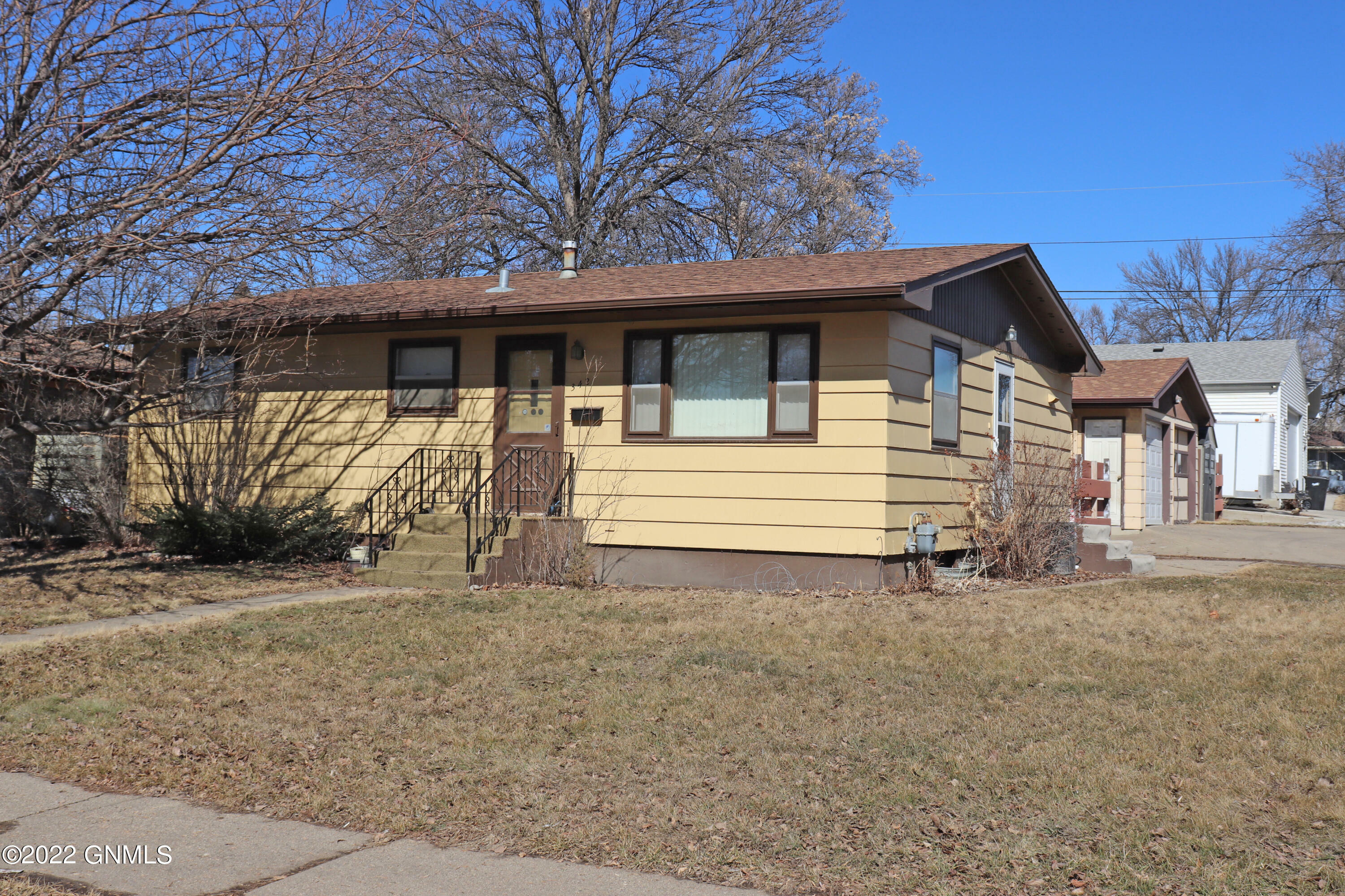 Property Photo:  342 Central Avenue  ND 58501 