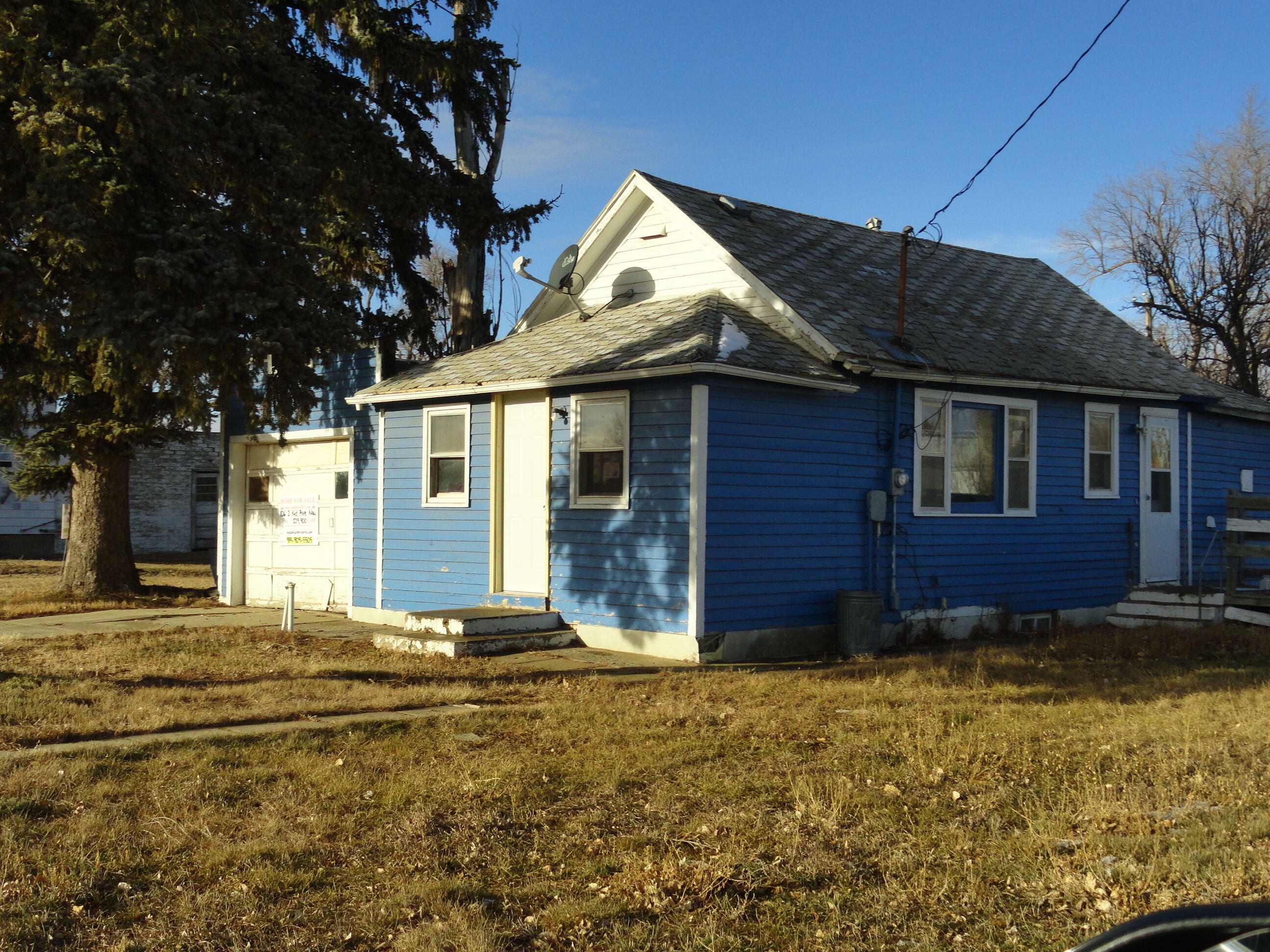 Property Photo:  106 2nd Avenue NW  ND 58533 