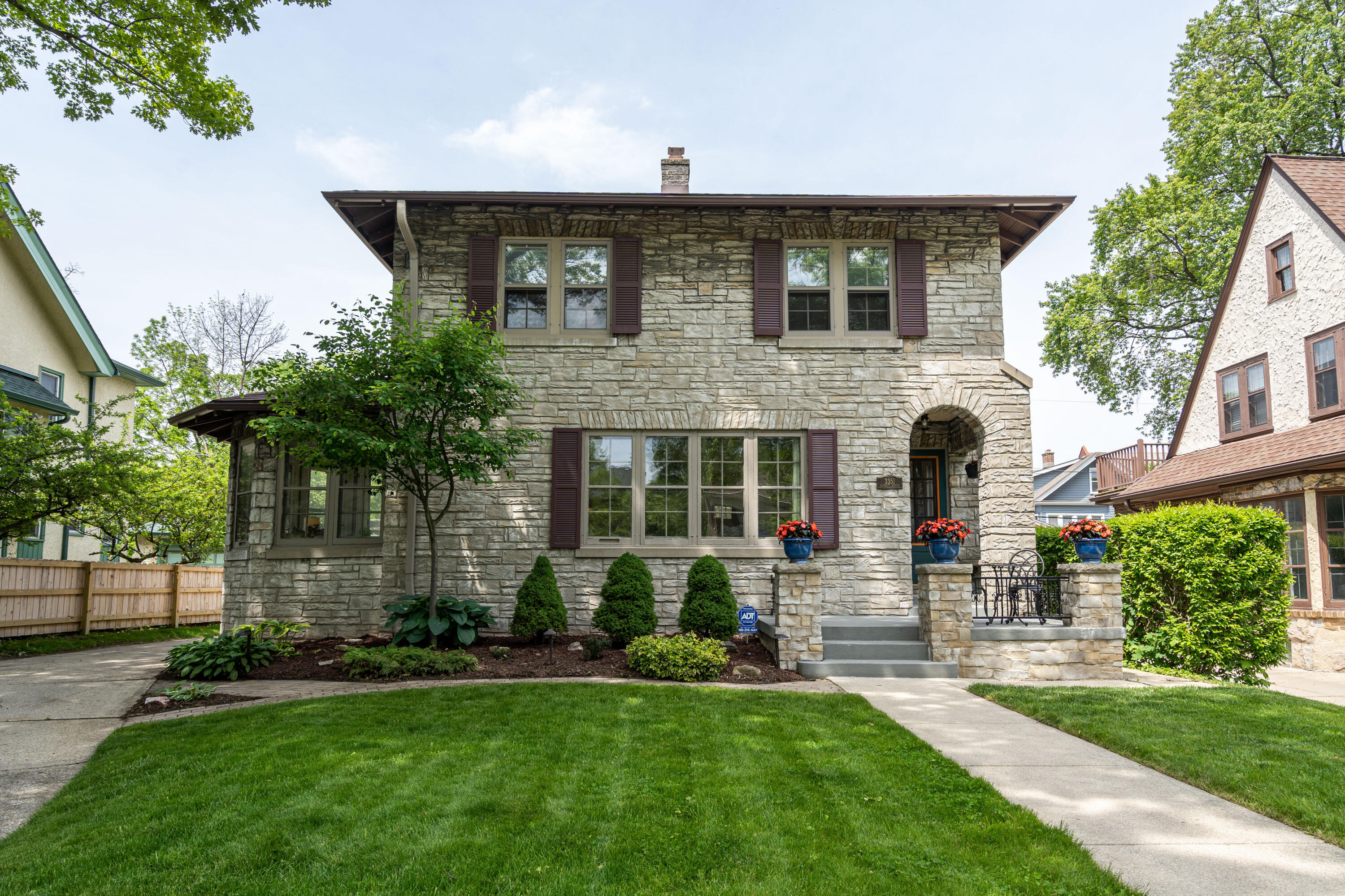 Property Photo: 3351 N Hackett Ave WI 53211