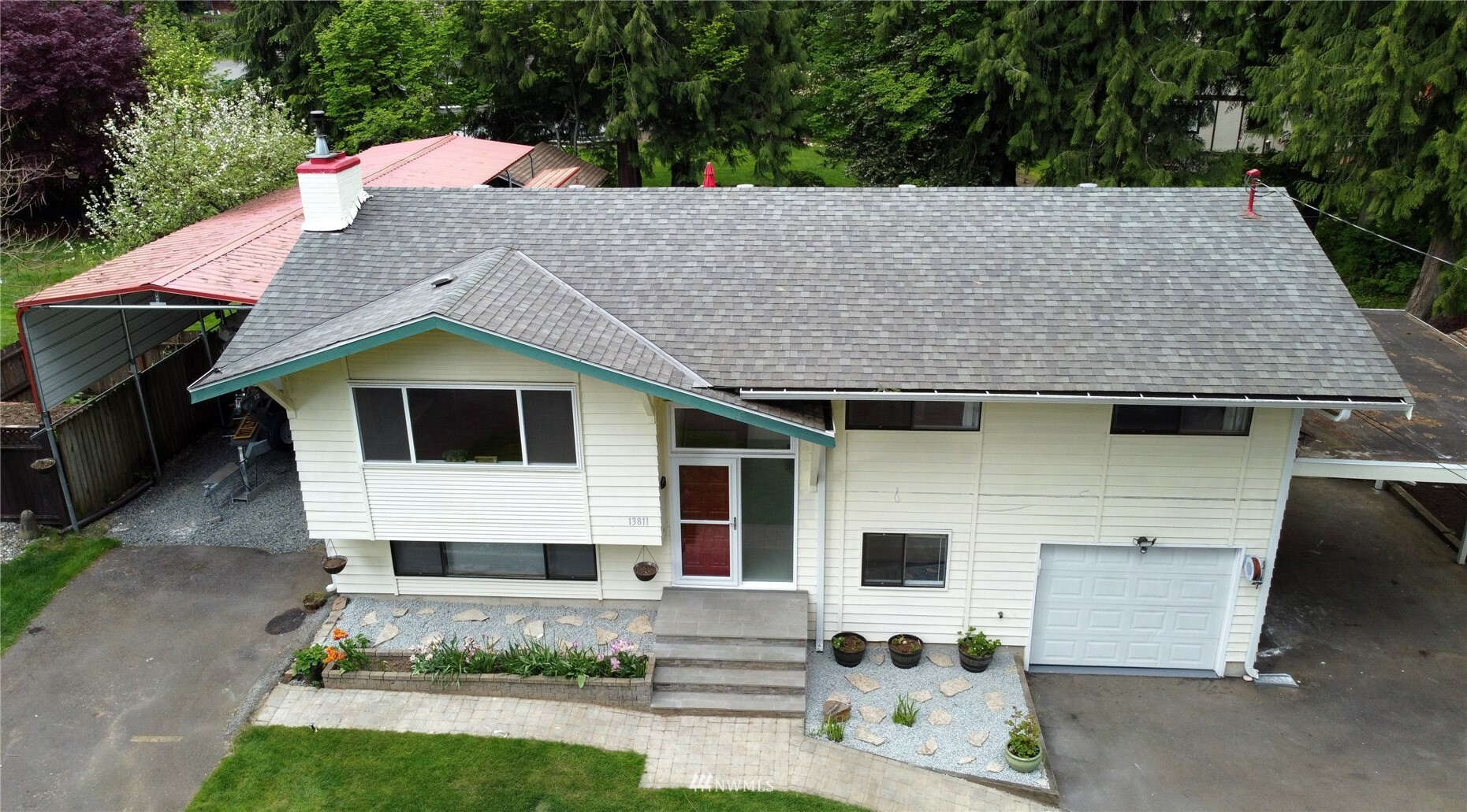 Property Photo: 13811 Cascadian Way WA 98208