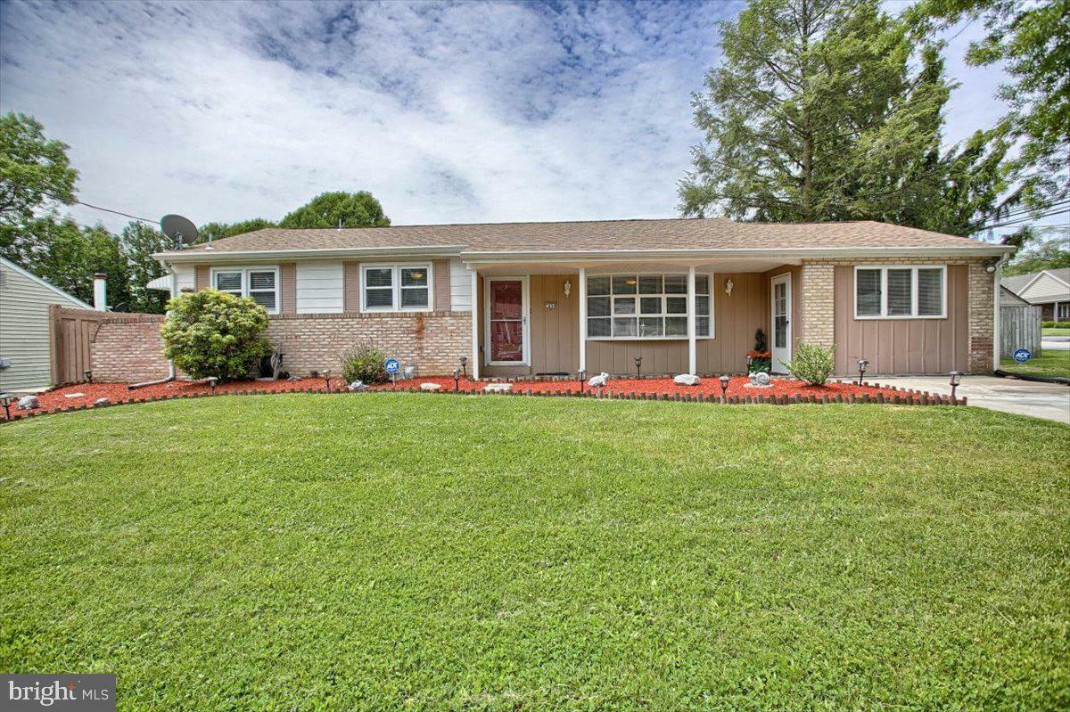 Property Photo:  1400 Karen Drive  PA 17109 