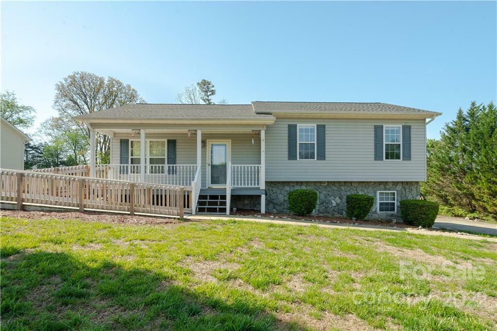 Property Photo:  5815 Sparrow Drive  NC 28630 