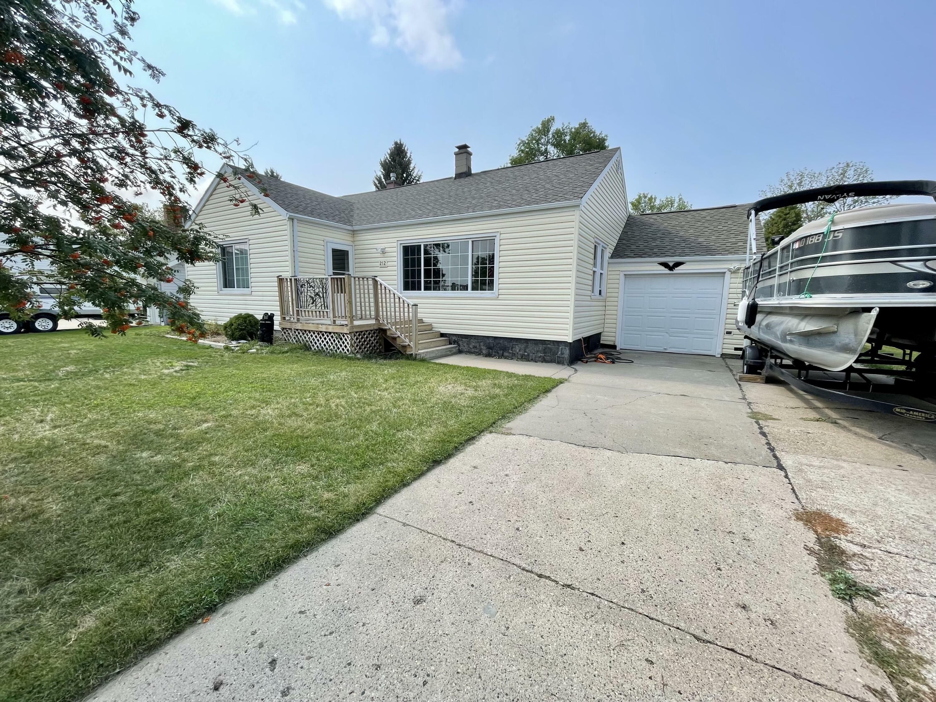 Property Photo:  212 3rd Street  ND 58565 