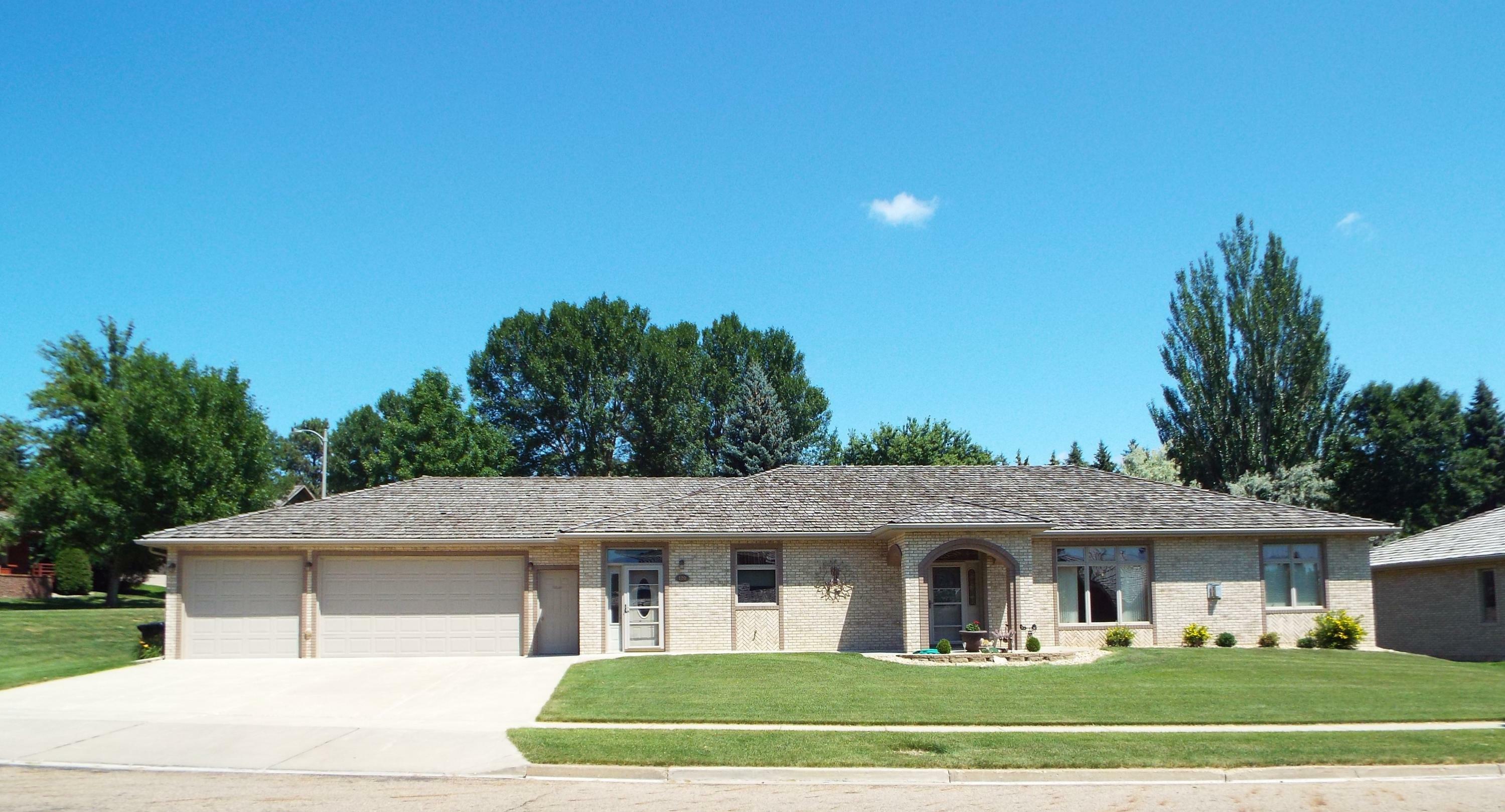 Property Photo:  120 Juniper Drive  ND 58503 