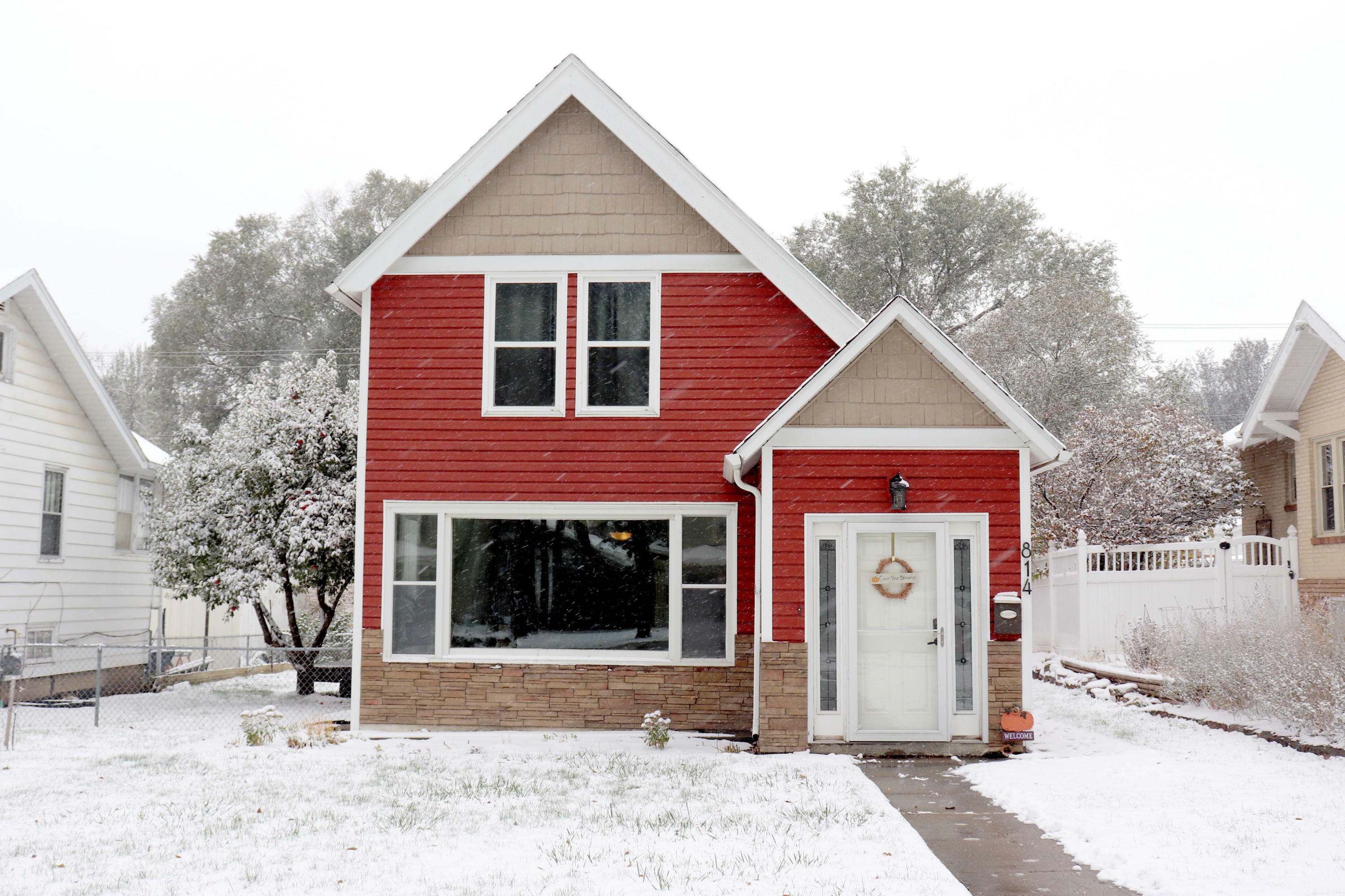 Property Photo:  814 4th Street  ND 58501 