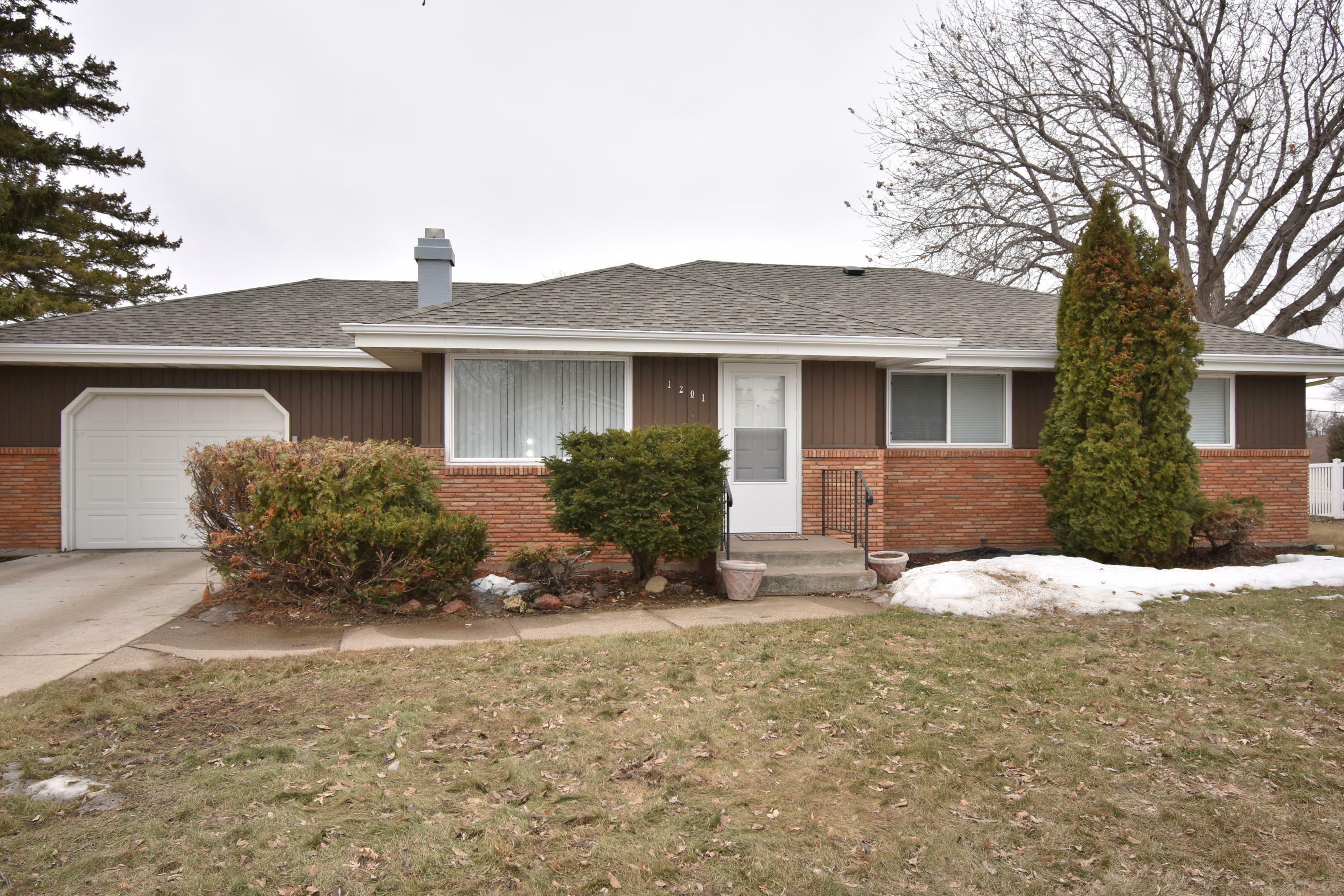 Property Photo:  1201 Prairie Drive  ND 58501 