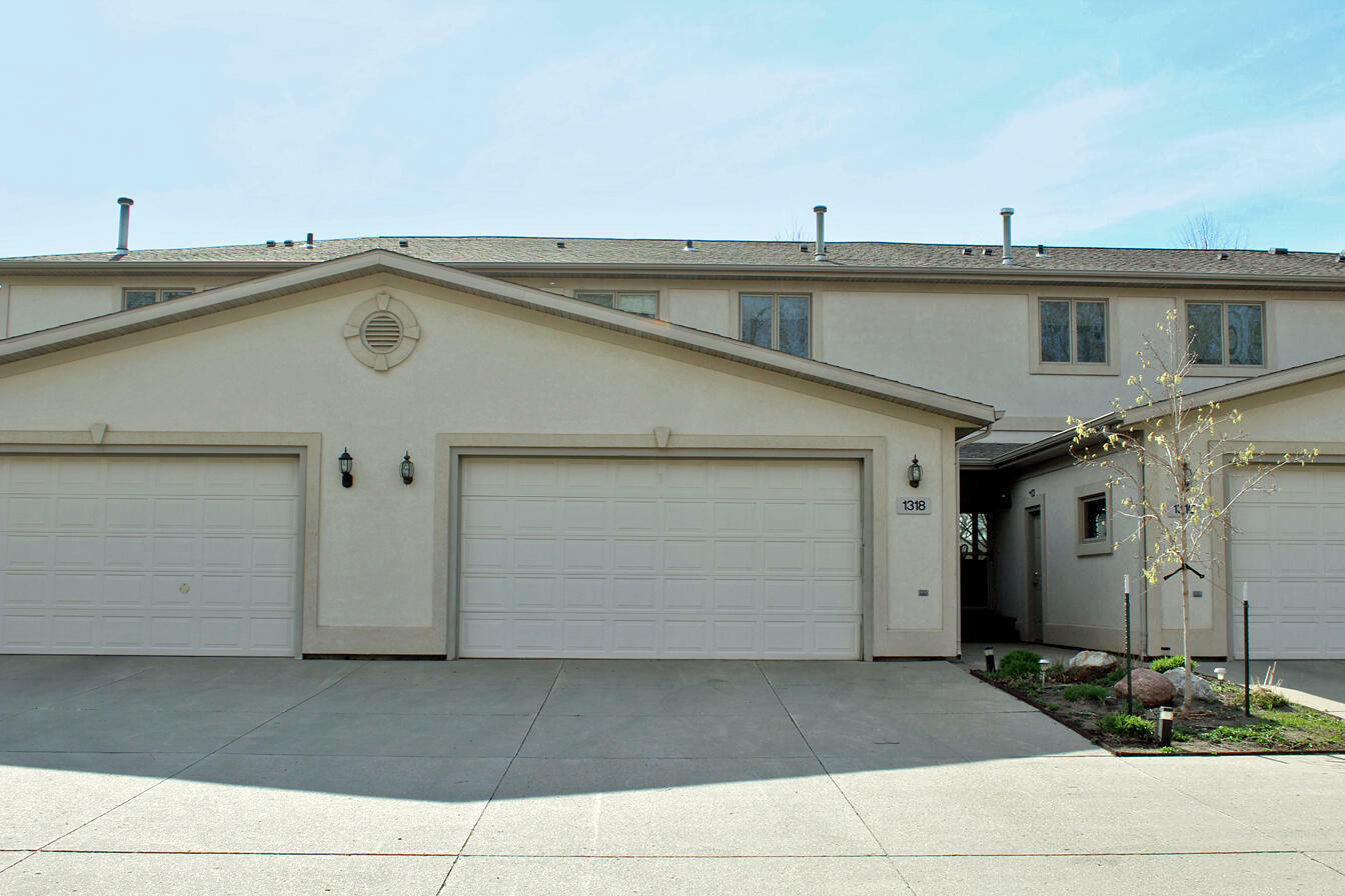 Property Photo:  1318 Riverwood Drive  ND 58504 