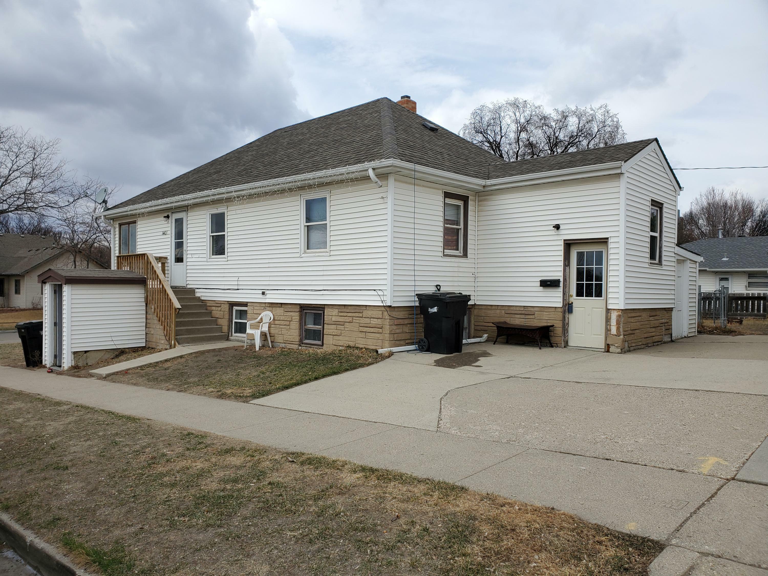 Property Photo:  1401 13th Street  ND 58501 