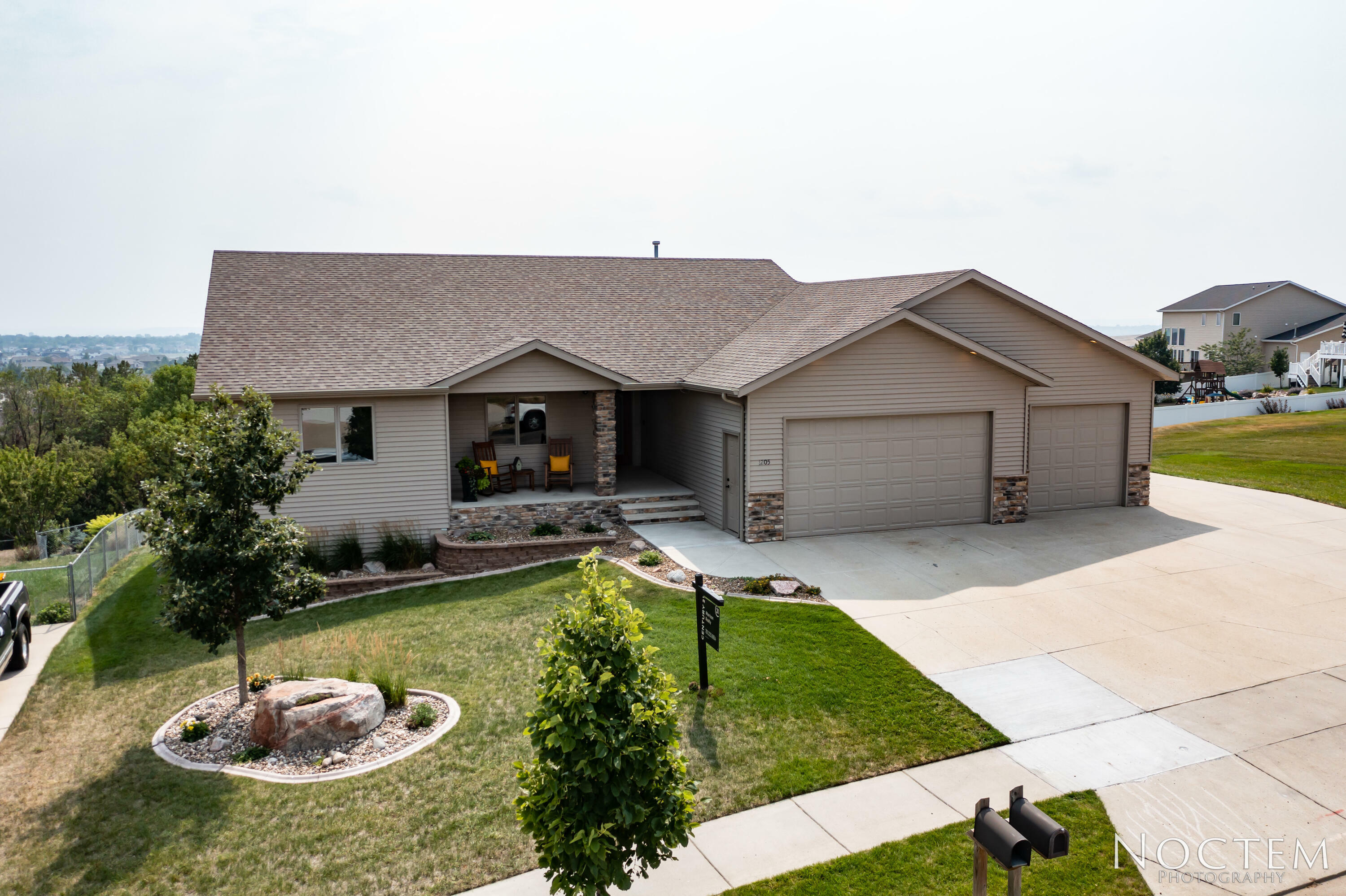 Property Photo:  1205 Golden Wave Drive  ND 58503 