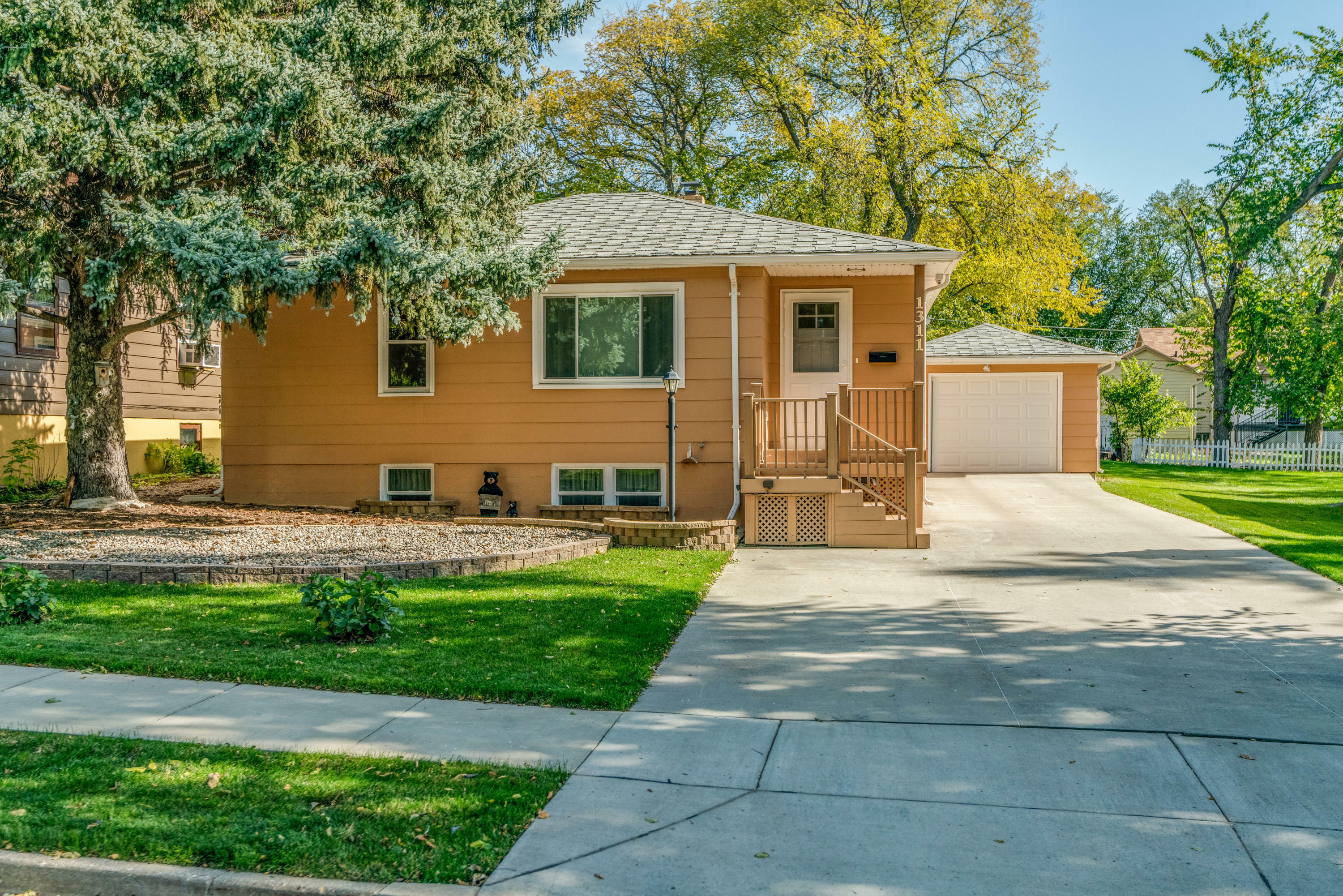 Property Photo:  1311 Apache Street  ND 58501 