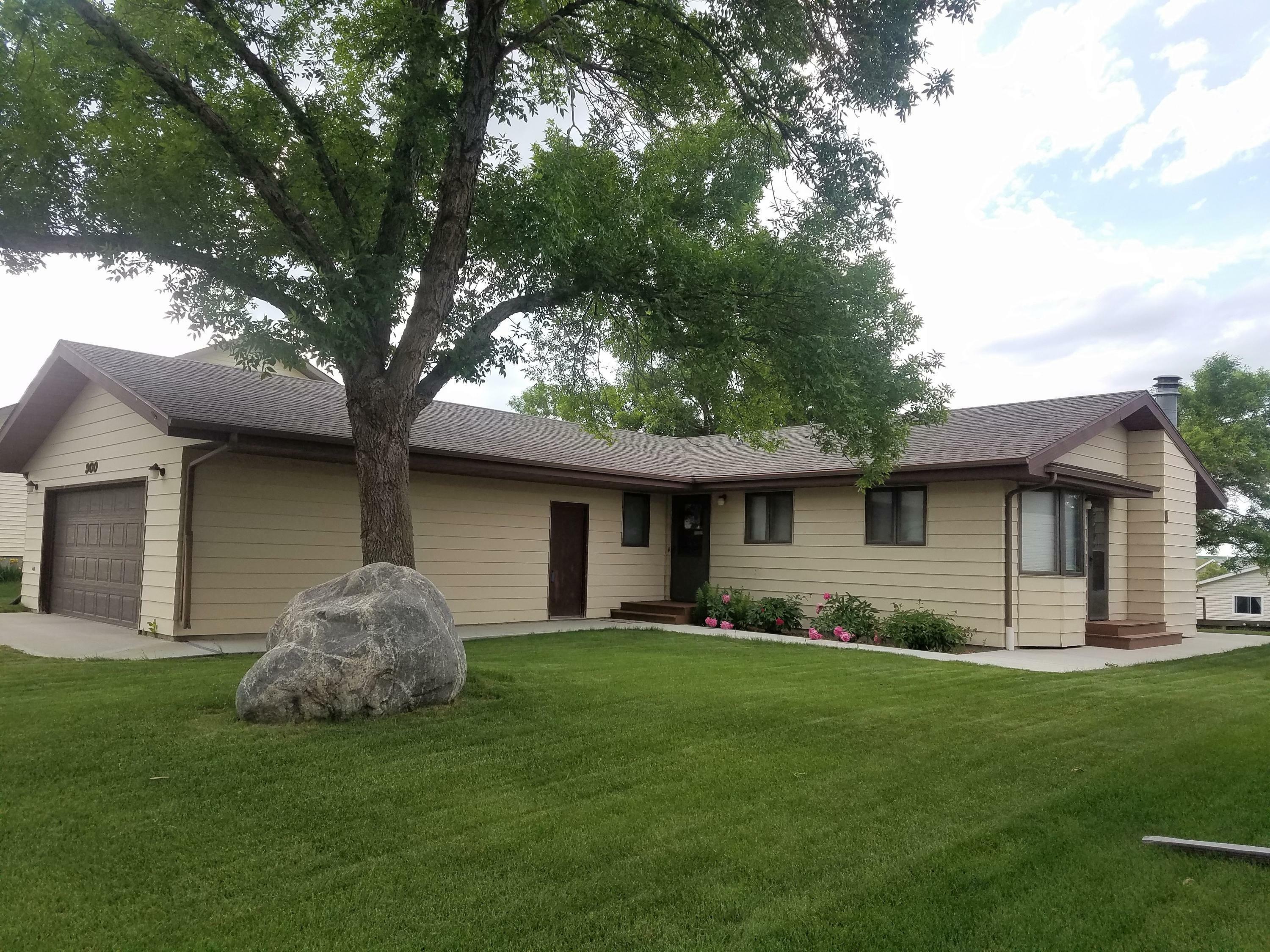 Property Photo:  900 2nd Street NW  ND 58523 